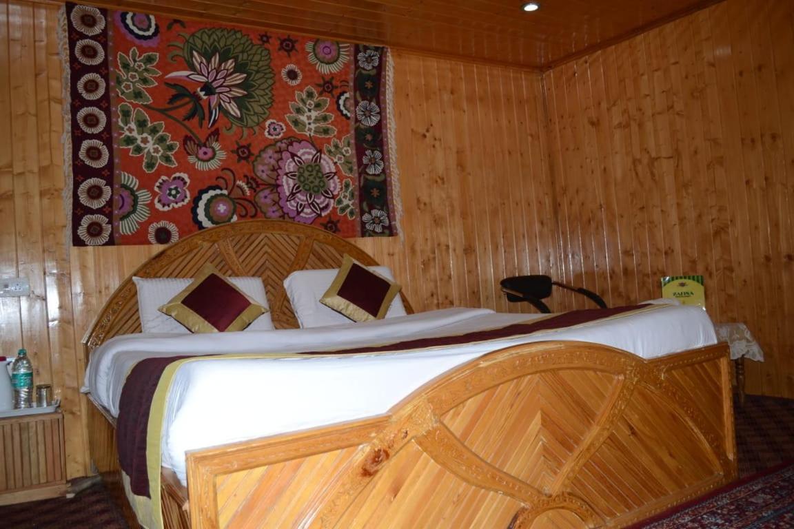 Srīnagar Floating Young Gulshan Houseboat المظهر الخارجي الصورة