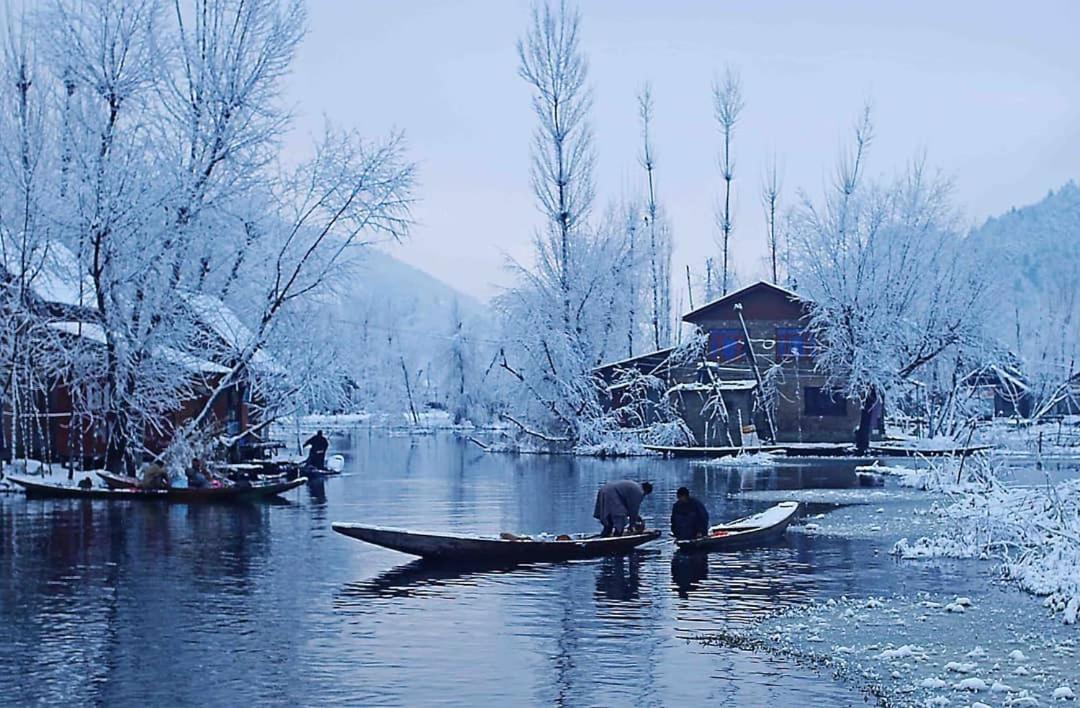 Srīnagar Floating Young Gulshan Houseboat المظهر الخارجي الصورة